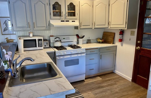 Ashford Cottage | Magical Waterfront Cottage! Pet friendly!