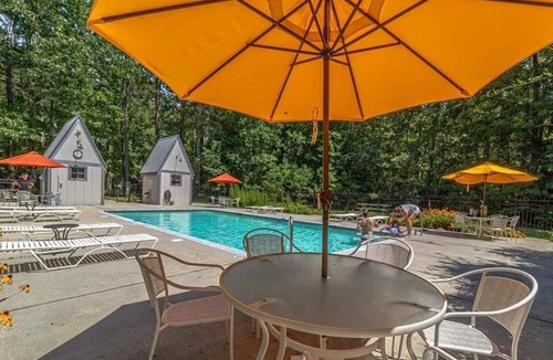 Irvington House | Magical wooded cottage pool +priv hottub walk2town