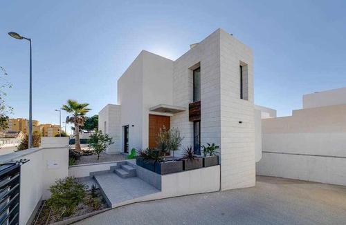 Santiago de la Ribera Villa | Magnífica villa con piscina climatizada