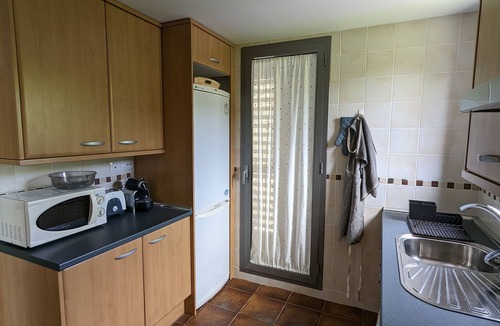 Abena Apartment | Magnífico Apartamento en Pirineos con Piscina y Cerca de Pistas de Esquí