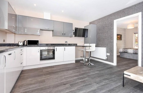 Runnymede Apartment | MAGNA HOUSE #FLAT4