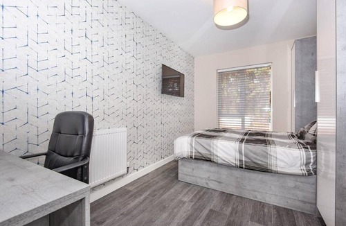 Runnymede Apartment | MAGNA HOUSE #FLAT4