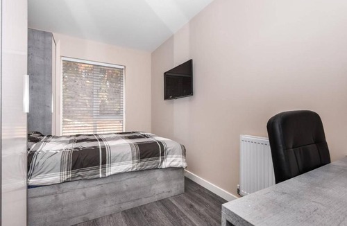 Runnymede Apartment | MAGNA HOUSE #FLAT6