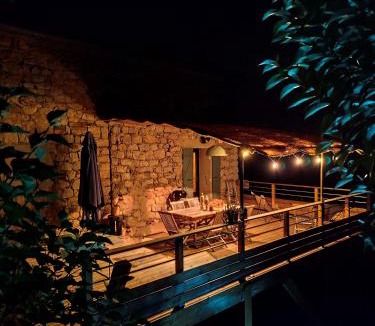 Joyeuse Villa | Magnanerie lovée dans la forêt, bordée par la rivière á 5 minutes du village