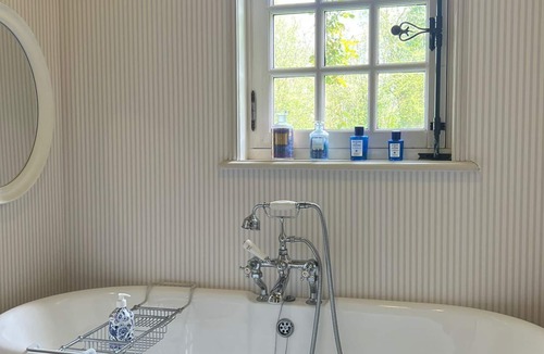 Saint-Etienne-la-Thillaye House | Magnifique Maison de Campagne Avec Piscine