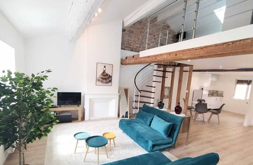 Saint-Laurent-sur-Saone Apartment | Magnificent Duplex on patio