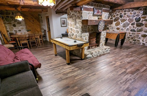 Notre-Dame-de-la-Merci Ski Chalet | Magnificent chalet in a rustic setting