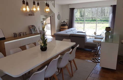 Allassac House | Magnificent gite les Periéres: comfortable gite with jacuzzi, air conditioning, .