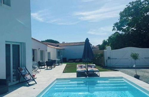 Cheray Villa | Magnificent architect-designed villa/heated pool