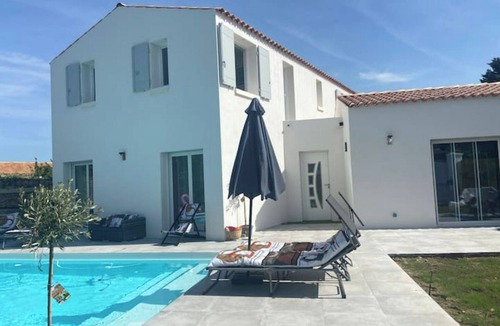 Cheray Villa | Magnificent architect-designed villa/heated pool