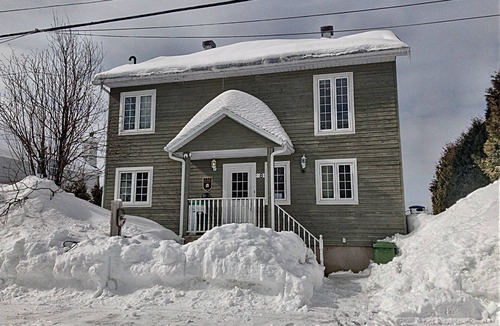 Saint Aime Des Lacs Ski Chalet | Magnificent cottage on the shores of Lake Nairne in Charlevoix
