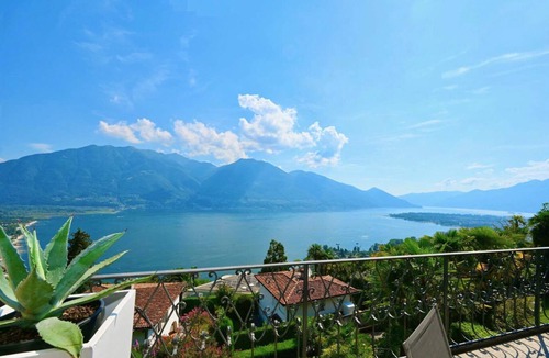 Minusio Villa | Magnificent villa with indoor pool and prime lake view location