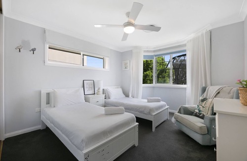 Benowa House | Magnificent 4-Bed Waterfront With Pool & Views