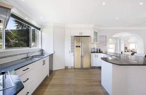 Benowa House | Magnificent 4-Bed Waterfront With Pool & Views