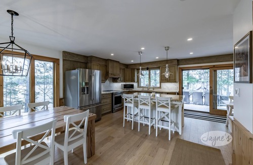 Algonquin Highlands Cottage | Magnificent 4 bedroom, 2 bath cottage, panoramic view of Kawagama Lake! 2 acres!