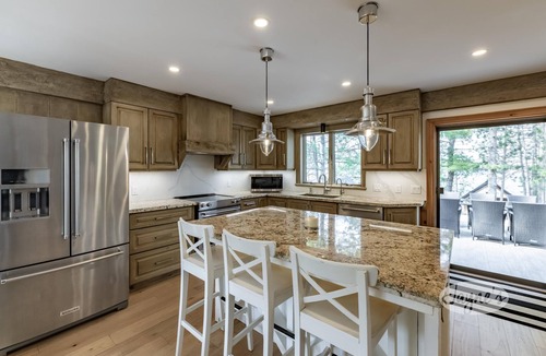 Algonquin Highlands Cottage | Magnificent 4 bedroom, 2 bath cottage, panoramic view of Kawagama Lake! 2 acres!