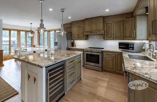Algonquin Highlands Cottage | Magnificent 4 bedroom, 2 bath cottage, panoramic view of Kawagama Lake! 2 acres!