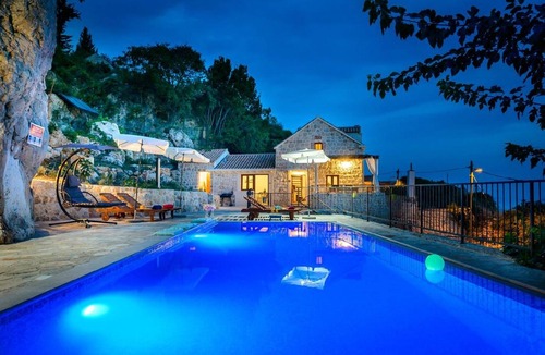 Mlini Villa | Magnificent 4 bedroom Villa with Private heated Pool and Sea view