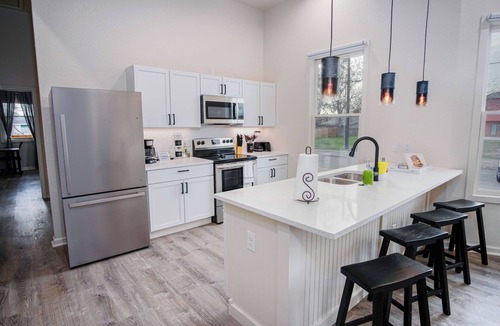 Near East Side Cottage | Magnificent 4BR Near Famous Riverwalk and Downtown
