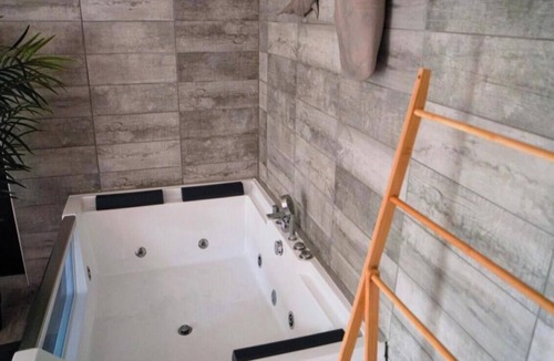 Saint-Cyprien Plage Apartment | Magnificent apartment with whirlpool bath.