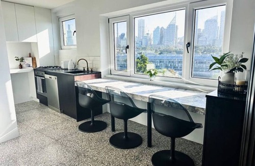 Potts Point Apartment | Magnificent Apartment with Harbour Bridge Views!