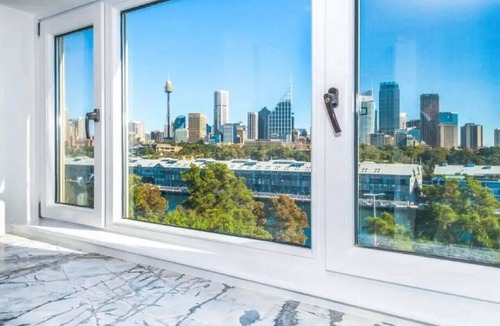 Potts Point Apartment | Magnificent Apartment with Harbour Bridge Views!