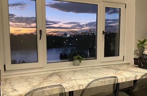 Potts Point Apartment | Magnificent Apartment with Harbour Bridge Views!