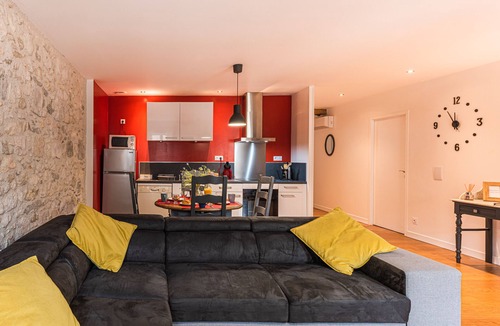 Nerac Apartment | Magnificent apartment facing the Château Henri IV