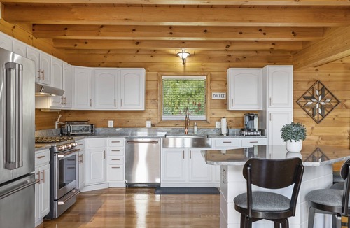 Bluemont House | Magnificent Bluemont Lodge with 5 Bedrooms 3 Baths
