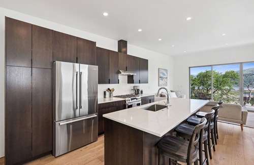 Hood River House | Magnificent brand new Townhome overlooking dt Hood River, garage