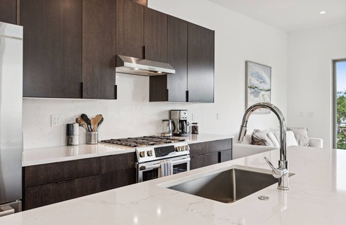 Hood River House | Magnificent brand new Townhome overlooking dt Hood River, garage