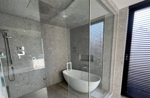 Mont-St-Hilaire Villa | Magnificent haven of winter peace.