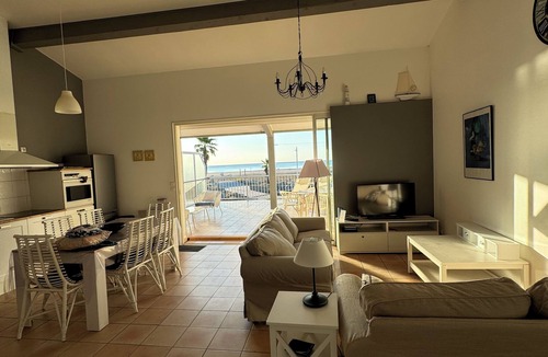 Gruissan Plage Ski Chalet | MAGNIFICENT CHALET FRONT DE MER '' LE GRAND LARGE ''