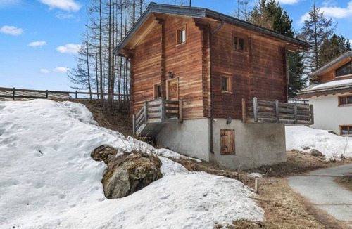Saas-Fee Ski Chalet | Magnificent chalet in a peaceful natural setting