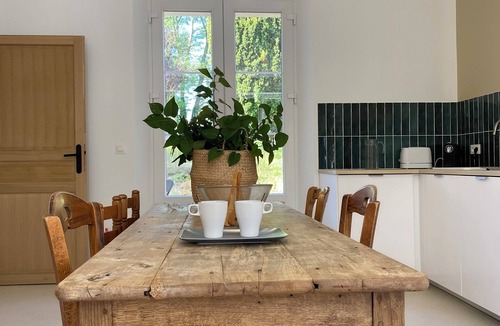 Cutry Cottage | Magnificent clos de l'église, country gîte for 20 people!