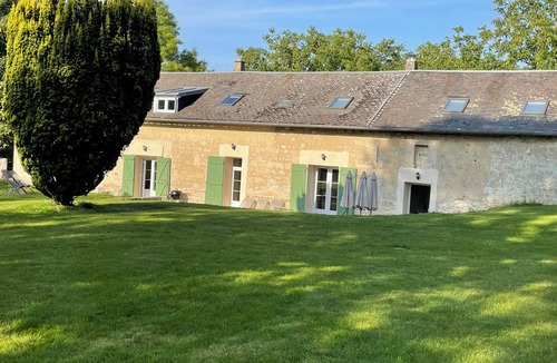 Cutry Cottage | Magnificent clos de l'église, country gîte for 20 people!