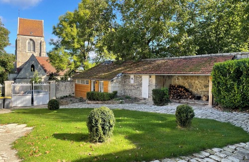 Cutry Cottage | Magnificent clos de l'église, country gîte for 20 people!
