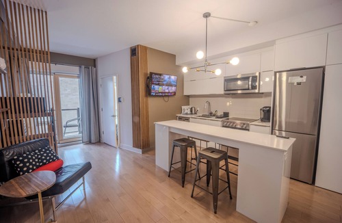 Milton Park Condo | Magnificent condo in downtown with parking - 5 mins to Metro