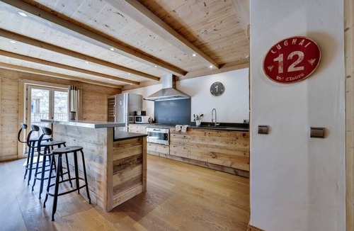 Le Fornet Ski Chalet | Magnificent contemporary chalet