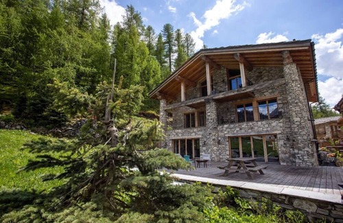 Le Fornet Ski Chalet | Magnificent contemporary chalet