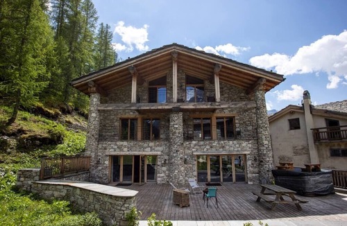 Le Fornet Ski Chalet | Magnificent contemporary chalet
