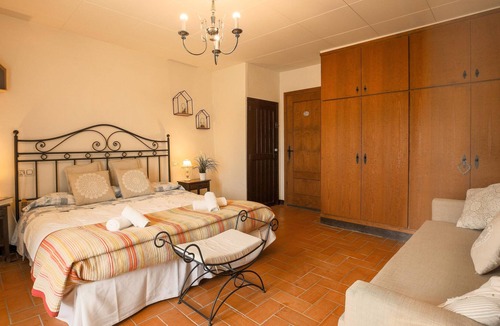 Perelada Villa | Magnificent house with pool, jacuzzi and garden 15 minutes from the beach