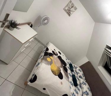 Garges-les-Gonesse Apartment | MAGNIFICENT Family Flat Self checkin avb