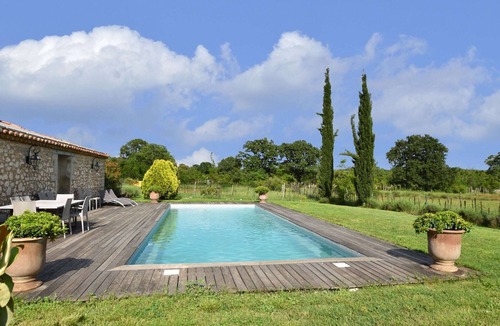 Viols-en-Laval Villa | Magnificent farmhouse with private pool and garden