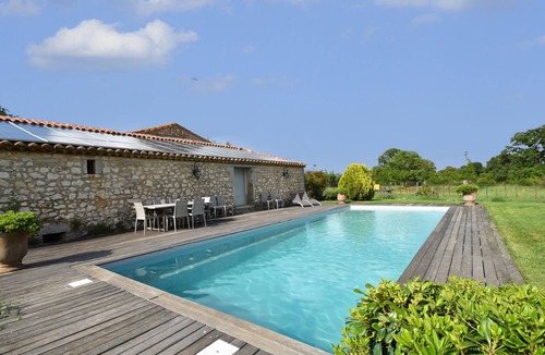Viols-en-Laval Villa | Magnificent farmhouse with private pool and garden