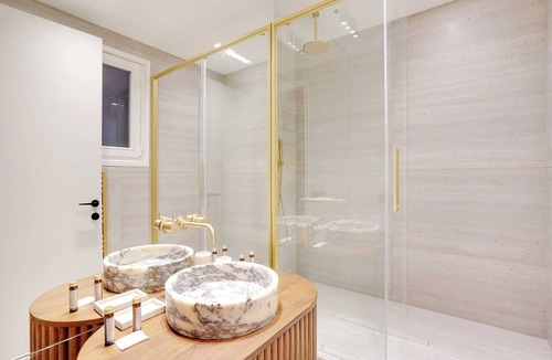 8th Arrondissement Apartment | Magnificent Flat - 2BR/6P - Champs Elysées