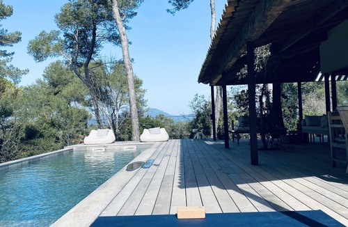 Montferrier-sur-Lez House | Magnificent architect-designed house in the pines overlooking Pic sur Loup