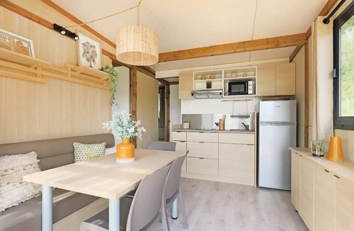 Vouneuil-sur-Vienne House | Magnificent 2-bedroom chalet sleeps 5