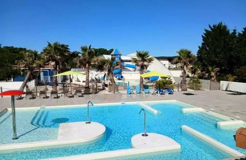 Vouneuil-sur-Vienne House | Magnificent 2-bedroom chalet sleeps 5