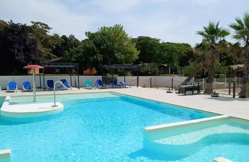 Vouneuil-sur-Vienne House | Magnificent 2-bedroom chalet sleeps 5